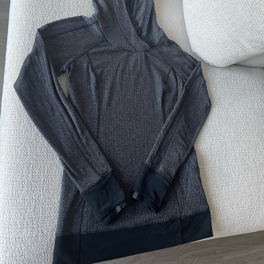 Lululemon size 6 scuba neck sweatshirt. Thumb holes, zippered pocket and hood